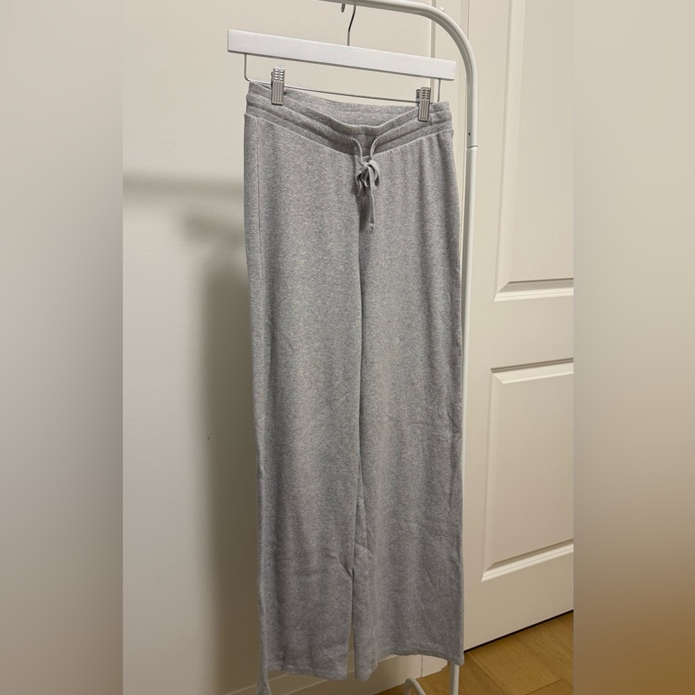 Aritzia grey homestretch pants